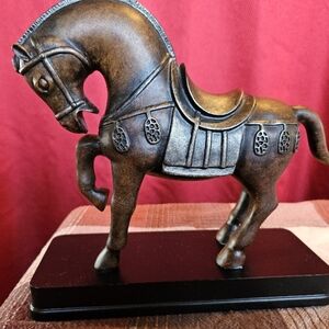 Elegant Horse Sculpture unmarked
